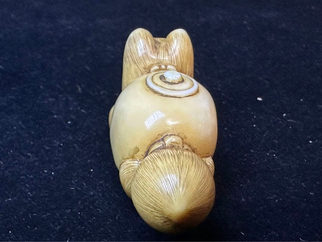 極上　根付　狸　彫刻 置物　細密細工　骨董　アンティーク　在銘