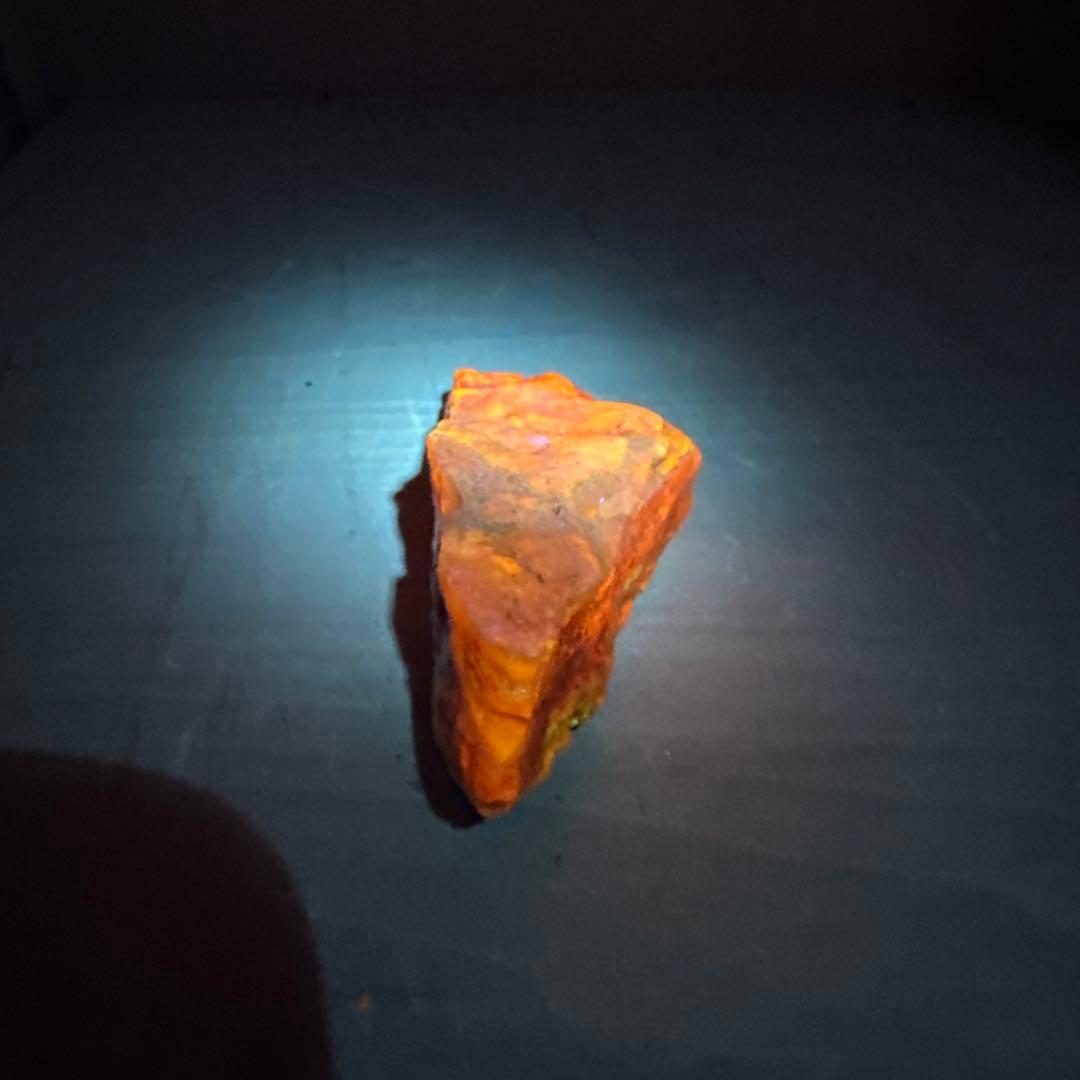 北海道石　然別オパール　蛍光オパール138g