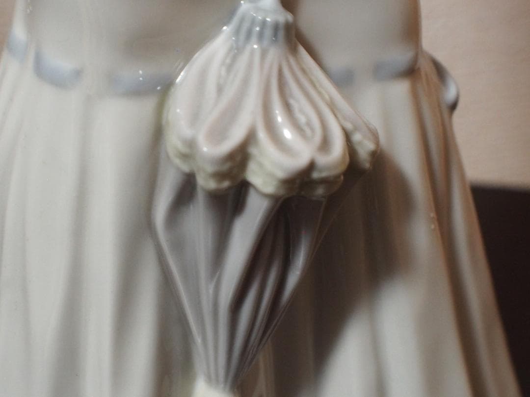 ★LLADRO社　リヤドロ　「仔犬を抱く女性」美品