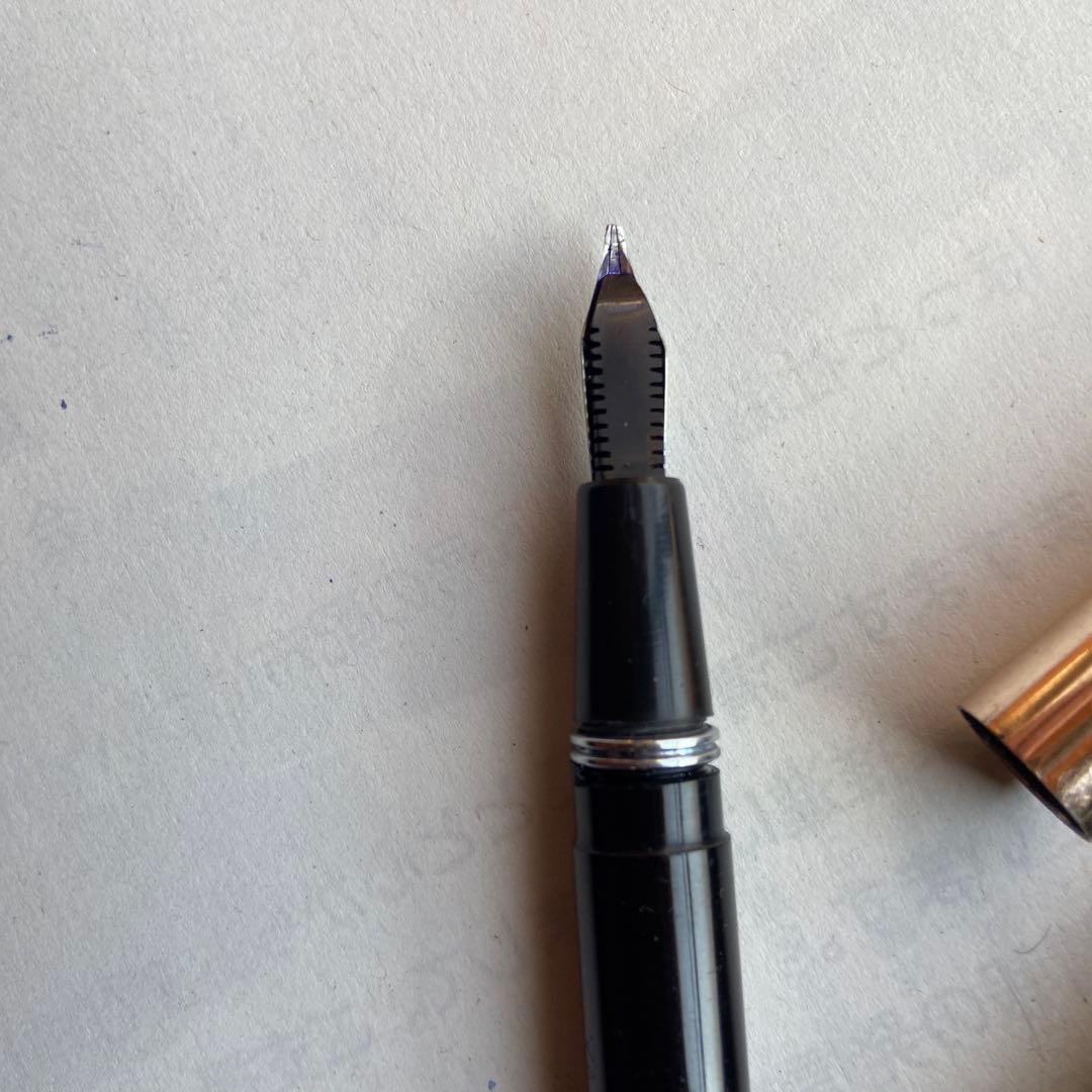 万年筆 4本セット 黒と金のコンビネーション　ペリカン万年筆　太字