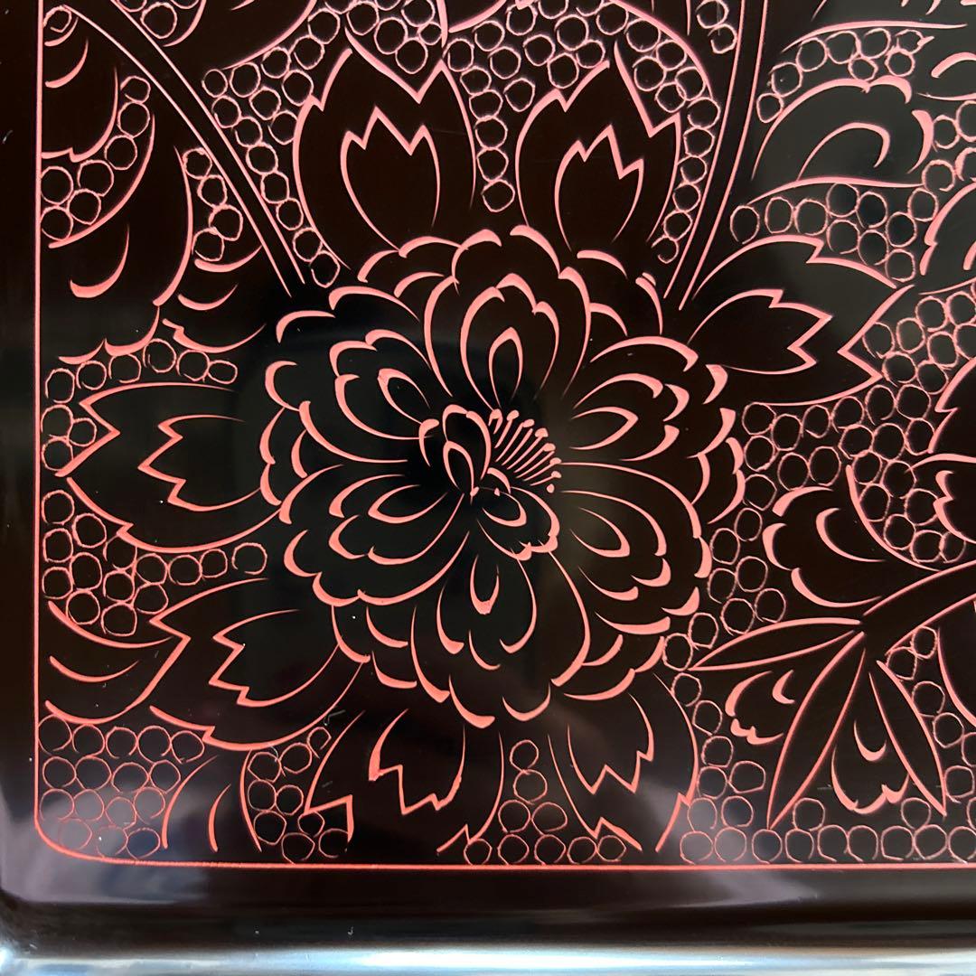 輪島塗の漆器。お菓子。お盆。