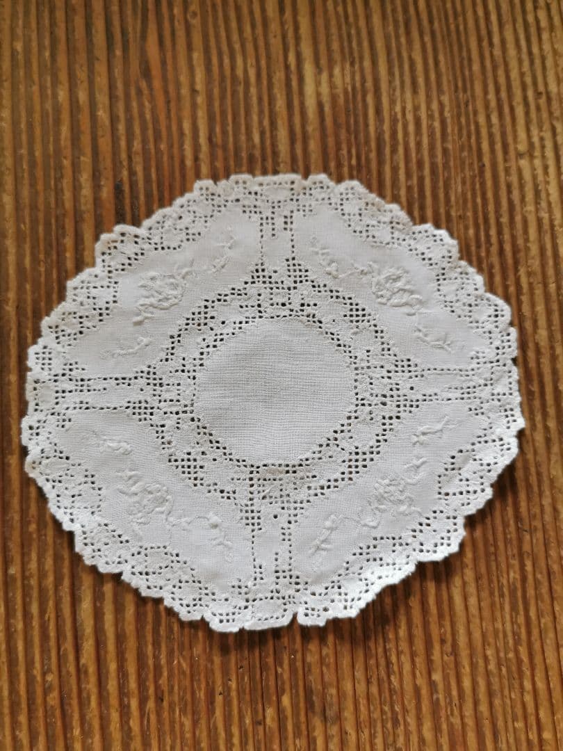 アンティーク アペンツェル小花刺繍 十字架&生物モザイクレース 精緻なドイリー