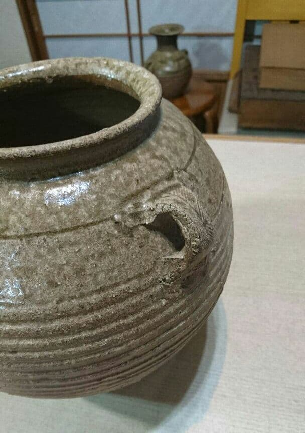 古越州灰陶線刻両耳壺 周末漢時代