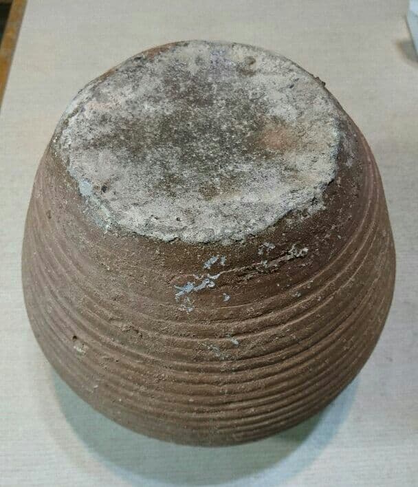 古越州灰陶線刻両耳壺 周末漢時代