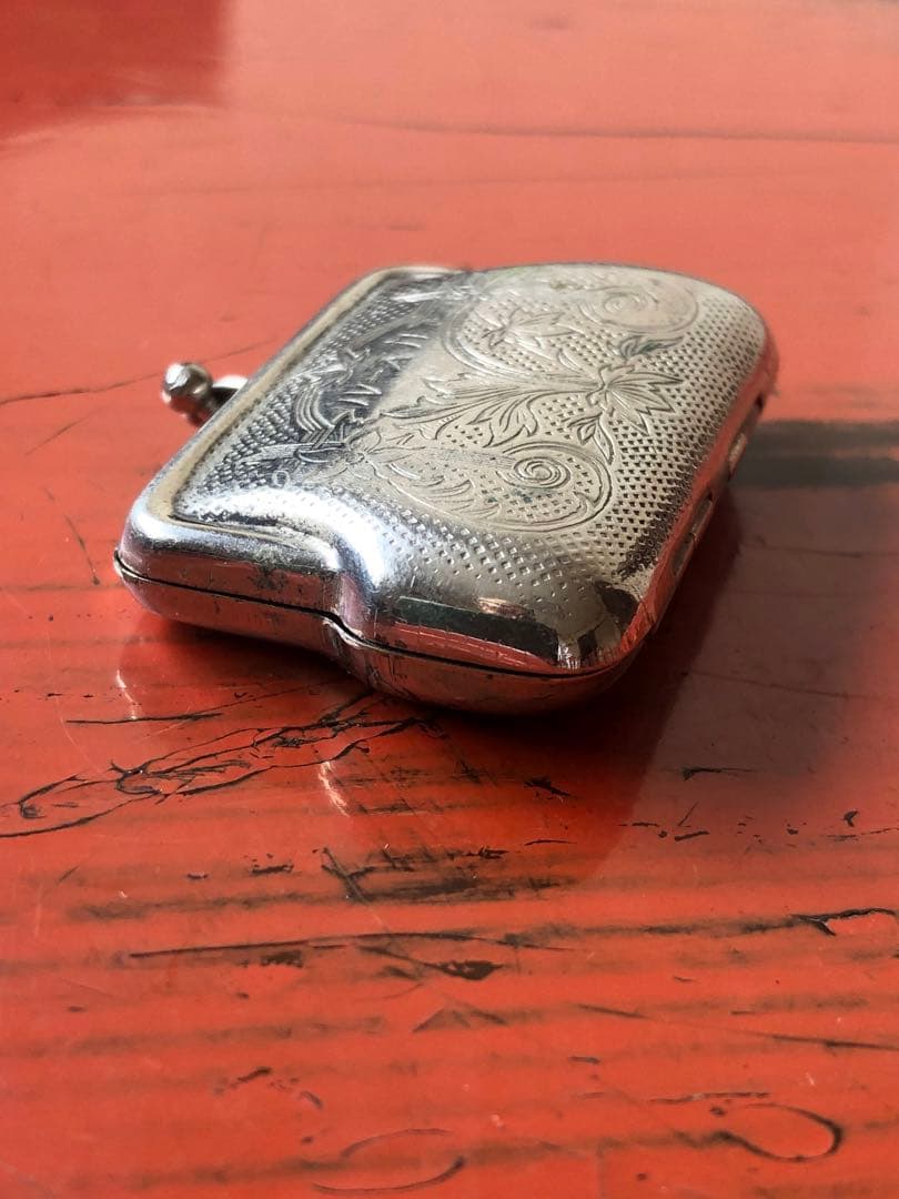 昭和レトロ　がま口形　仁丹ケース　カオール　金属製