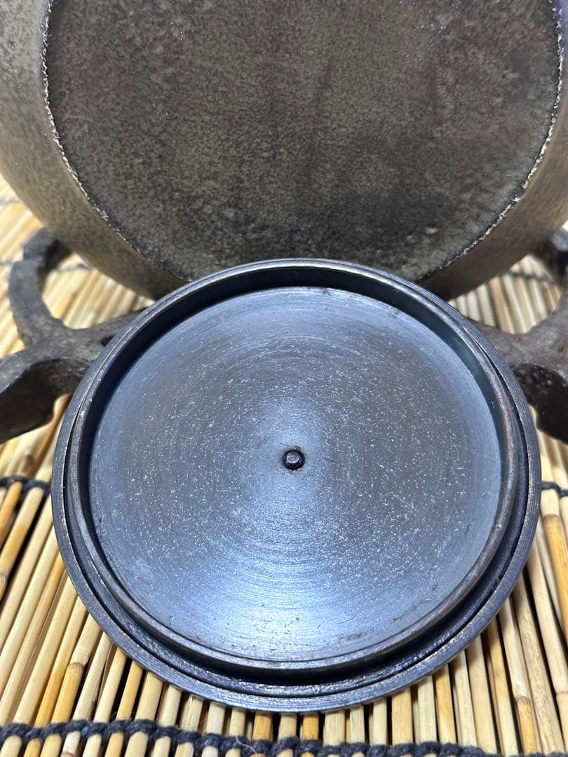 未使用品　南部正晴堂　伊藤 宝斎作 糸目南部形１２型唐金蓋 飾摘　南部鉄瓶