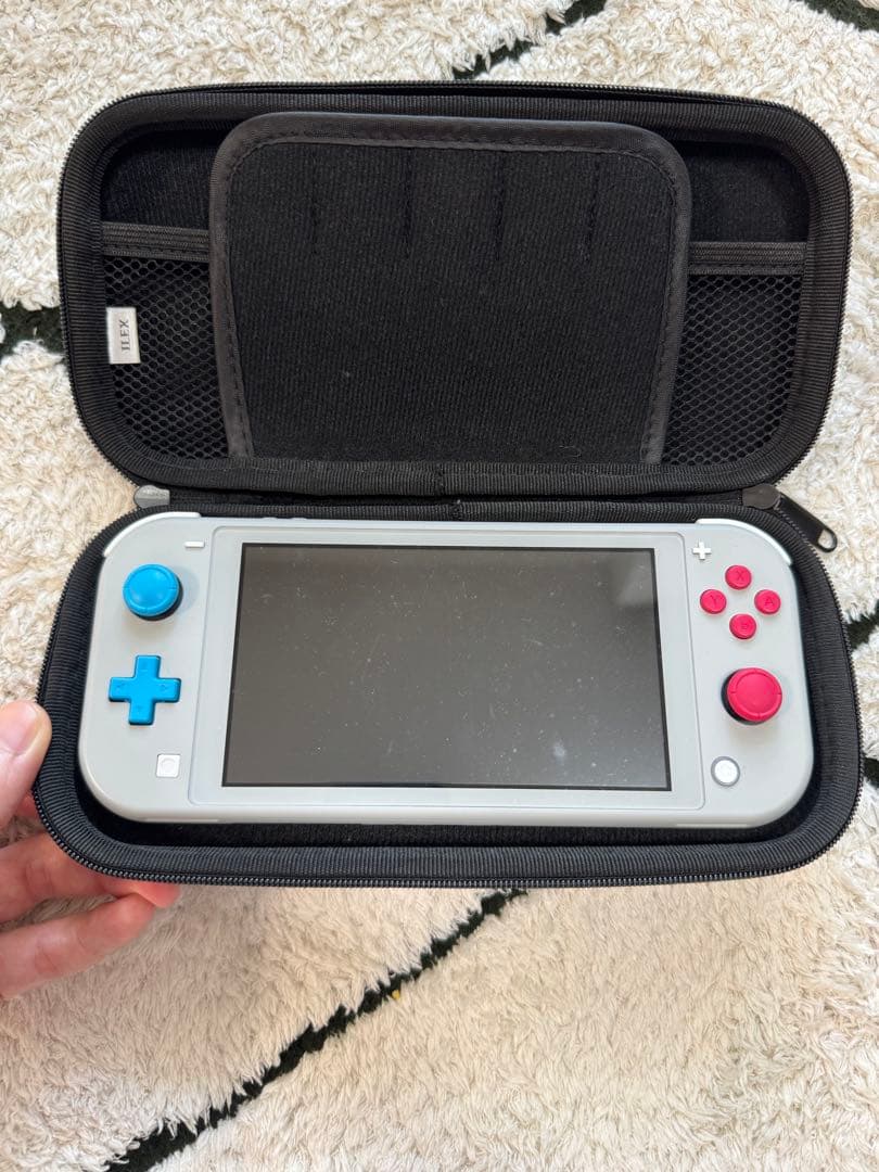 ケース付Nintendo Switch Lite本体（ポケモンソードシールド限定