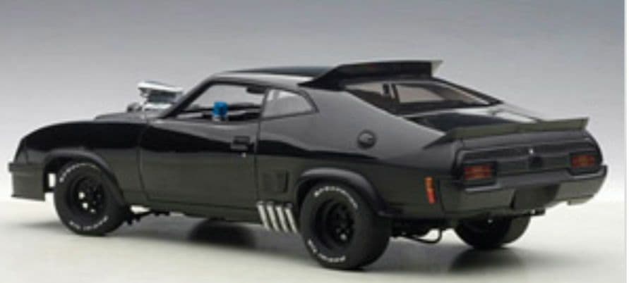 1/18 オートアート インターセプター チューンドバージョン マッドマックス