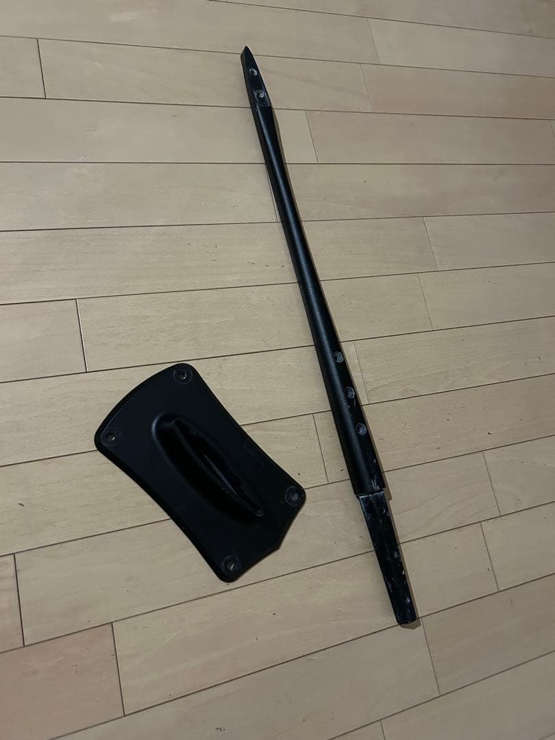 フォイルマスト、ヒュースラージ、ベース