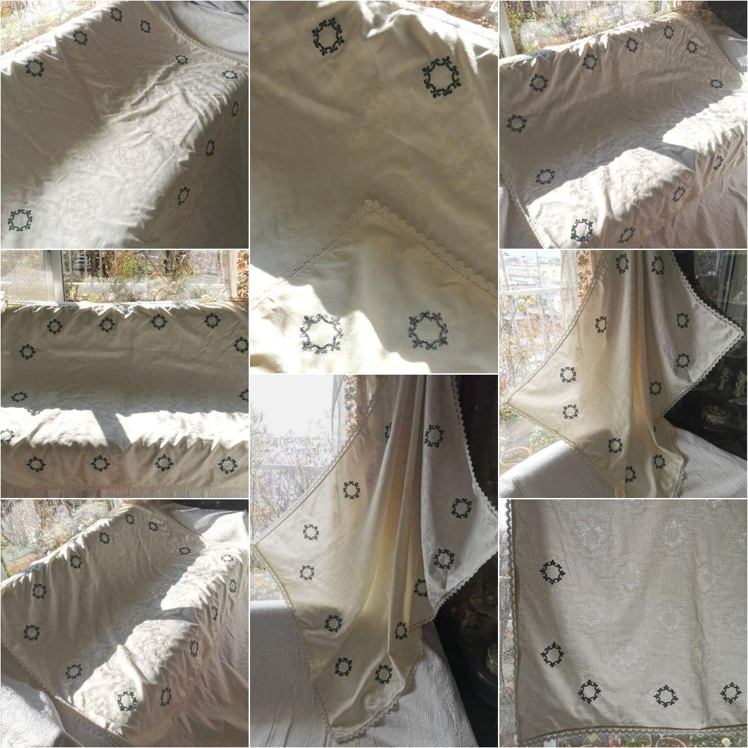 ヴィンテージドイツ 光沢ダマスク織 緑のリース刺繍 装飾リボン付きラージクロス