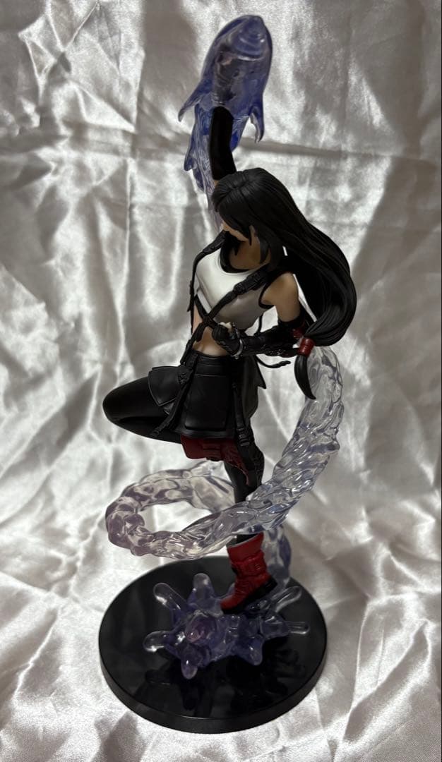 FF7 くじA賞　クラウド・ストライフ フィギュア　エンド賞　ティファ