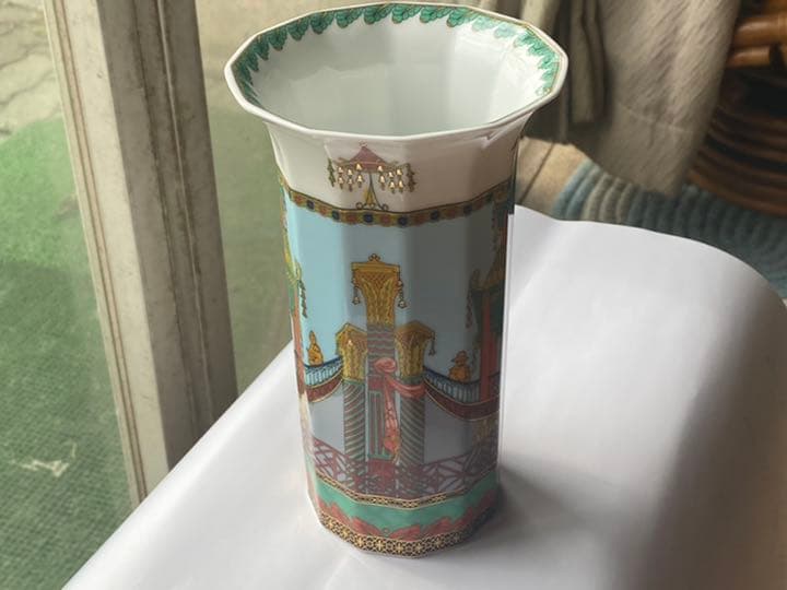 ベルサーチ花瓶、壺