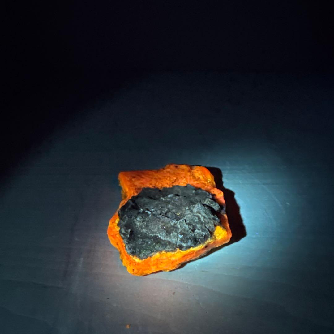 北海道石　然別オパール　蛍光オパール172g