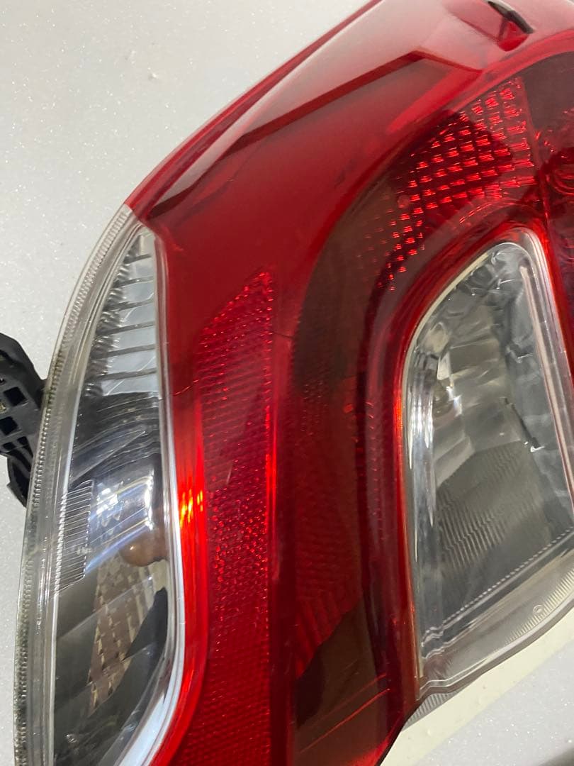 ヴィッツ NSP130 後期 純正テールライト 左右セット