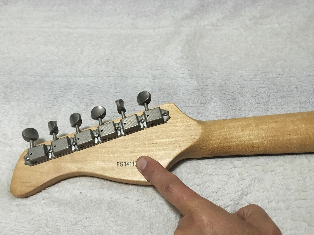 フェルナンデス ストラトキャスター アイボリー LE-1Z