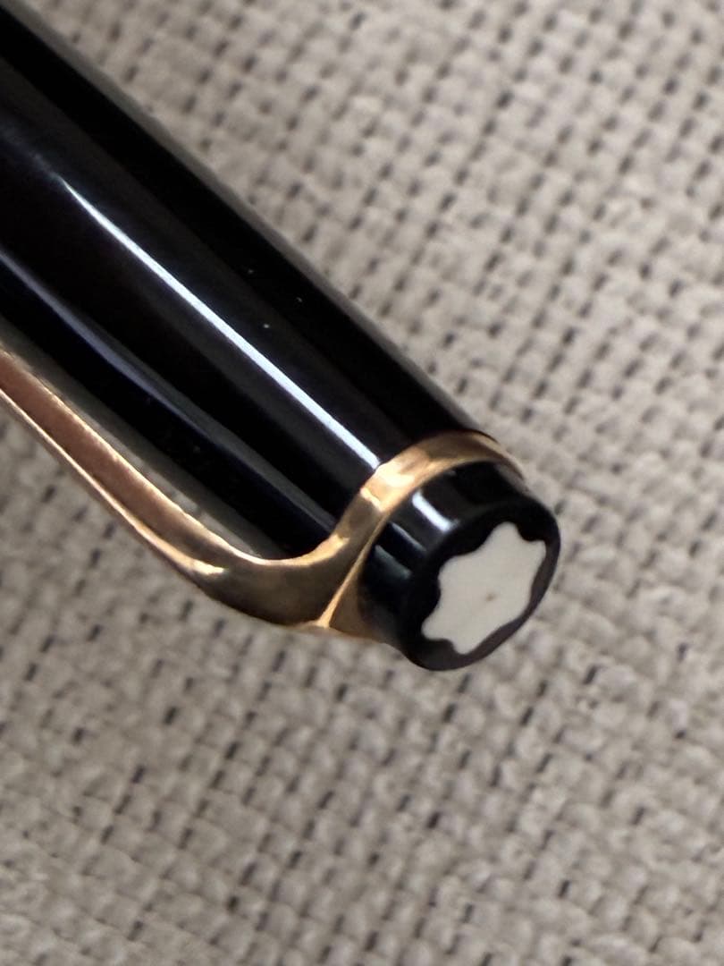 ◾️MONT BLANC モンブラン◾️黒 万年筆 No. 22◾️黒色／金色◾️