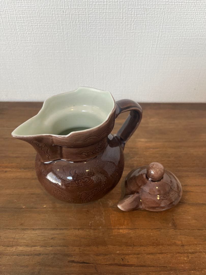 明時代　紫釉龍文僧帽壷　大明成化年製