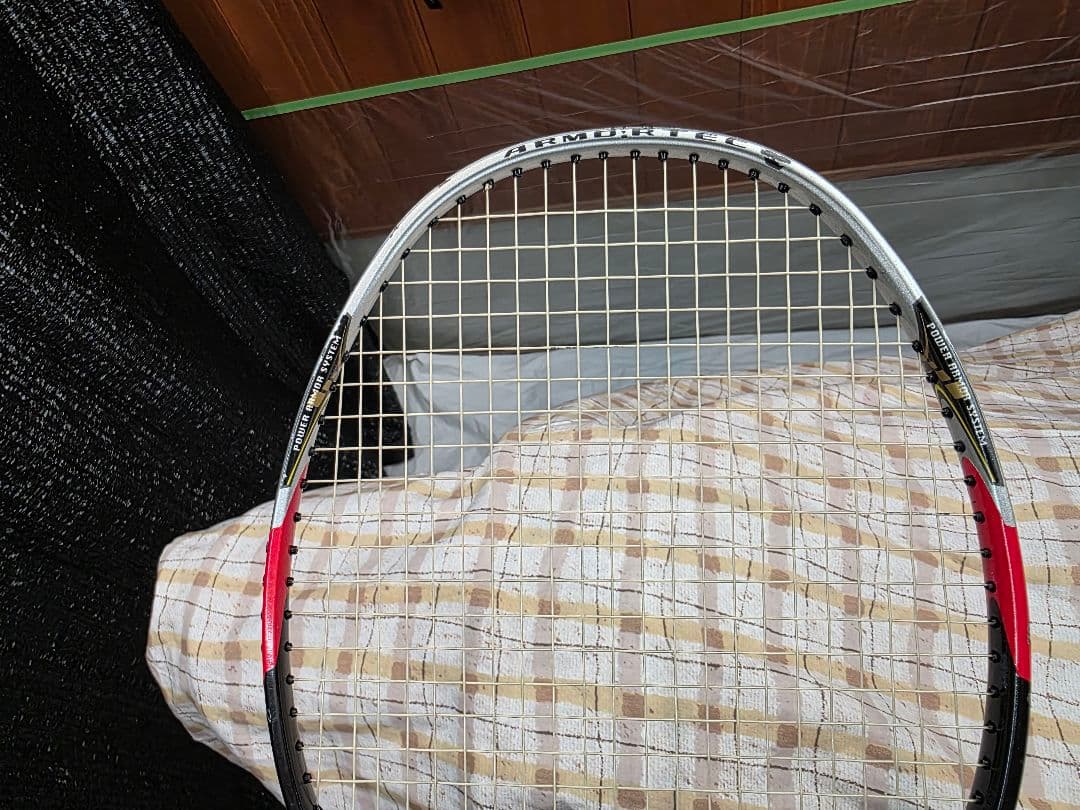 ヨネックス（YONEX）のバドミントンラケット アーマーテック700です。﻿