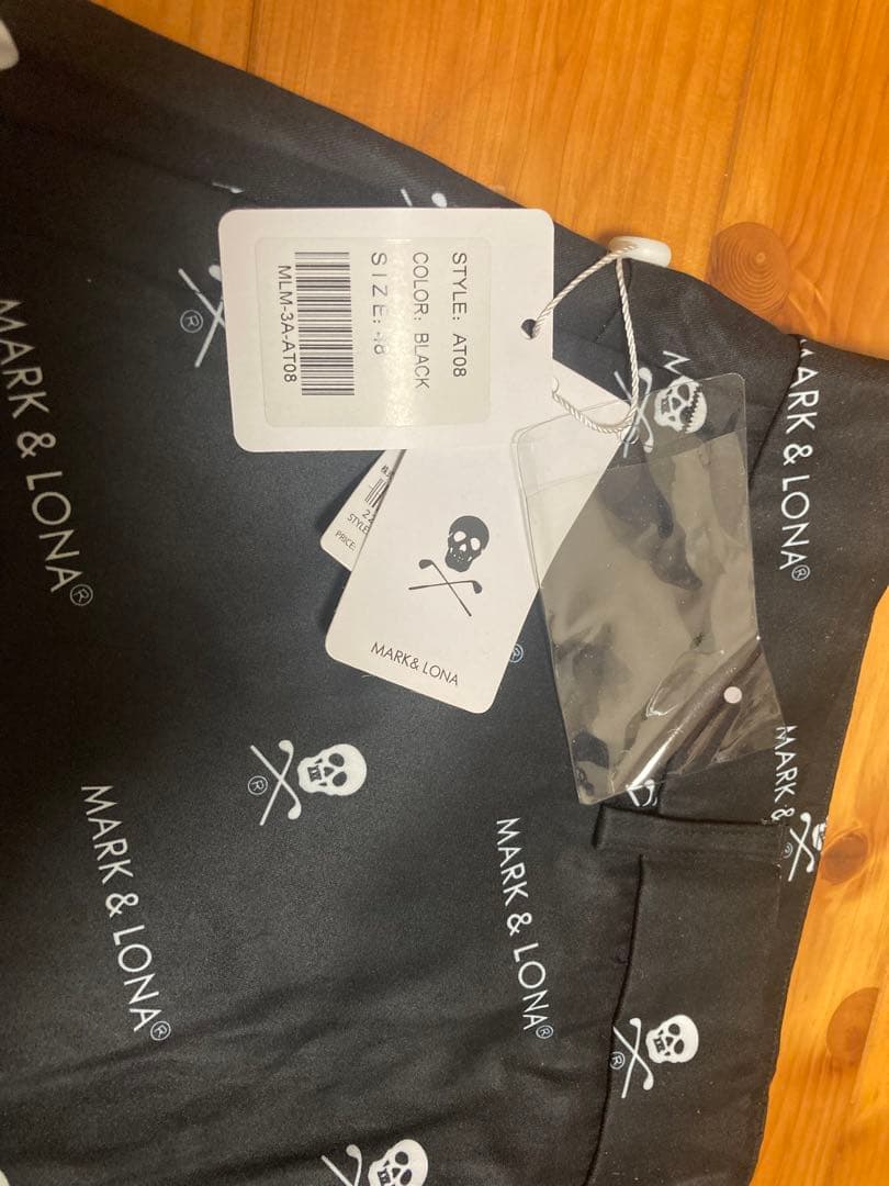 【新品未使用】MARK & LONA ブラックショートパンツ