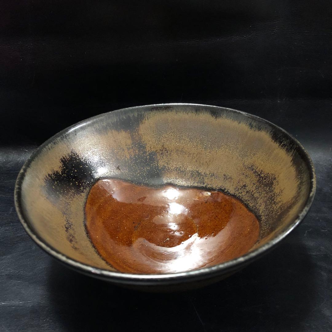 美しい古美術◼️蔵から、凄い美しい黒とカーキ色に茶の3色の抹茶茶碗が出て来ました。