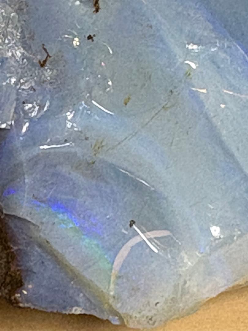 オーストラリア産　大きなボルダーオパール原石　約1976g パワーストーン置物