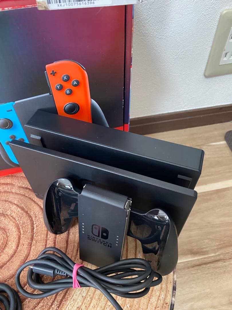 Nintendo Switch ニンテンドースイッチ本体　ネオン①