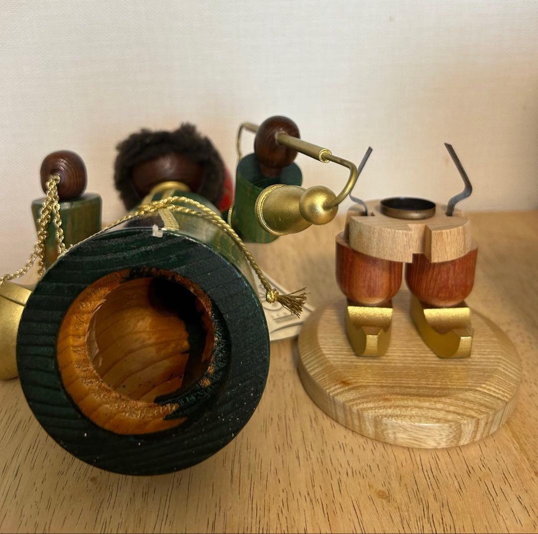 ドイツ　ザイフェンの老舗工房 ザイフェナー・ヌスクナッカー・ハウス製　煙出し人形