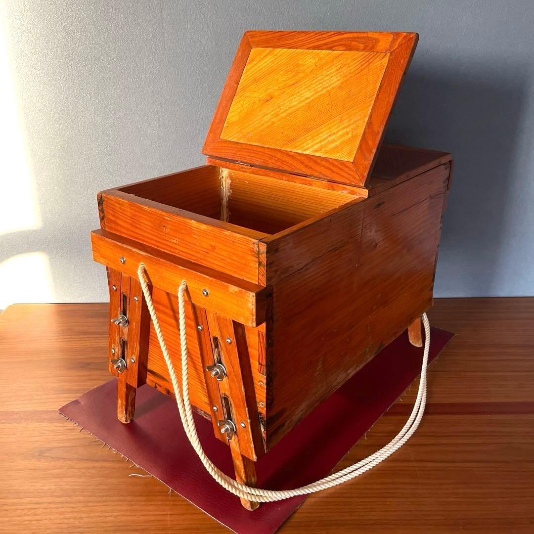 【紀州釣り】　釣り用箱　椅子　2本竿立て付き　木製 蓋付き　クーラーボックス