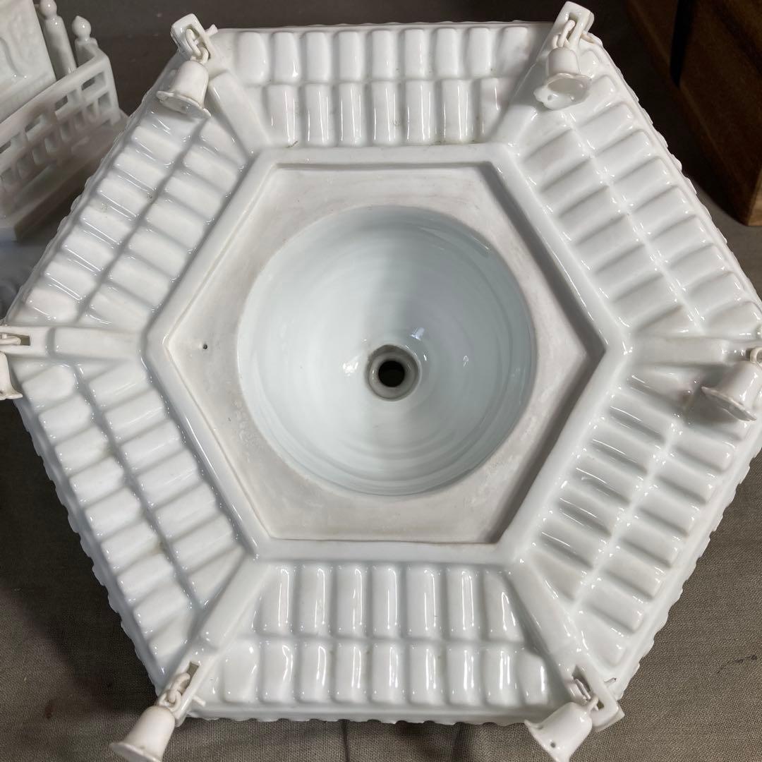 【杉原一壷】白磁彫刻の伝統　日本の名窯　杉原一壷作　白磁彫刻夢殿　照明灯置物