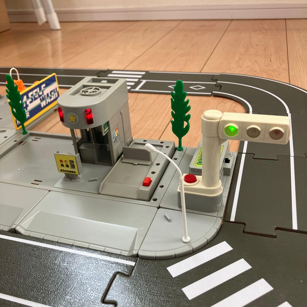 トミカタウン 洗車場 交番 駐車場 信号機×2 歩道橋 つながる道路