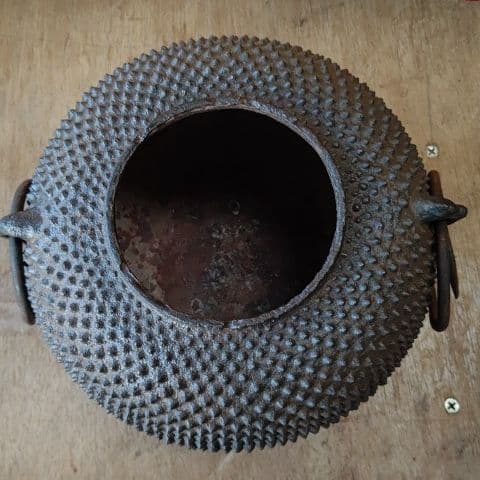 風炉、アラレ茶釜