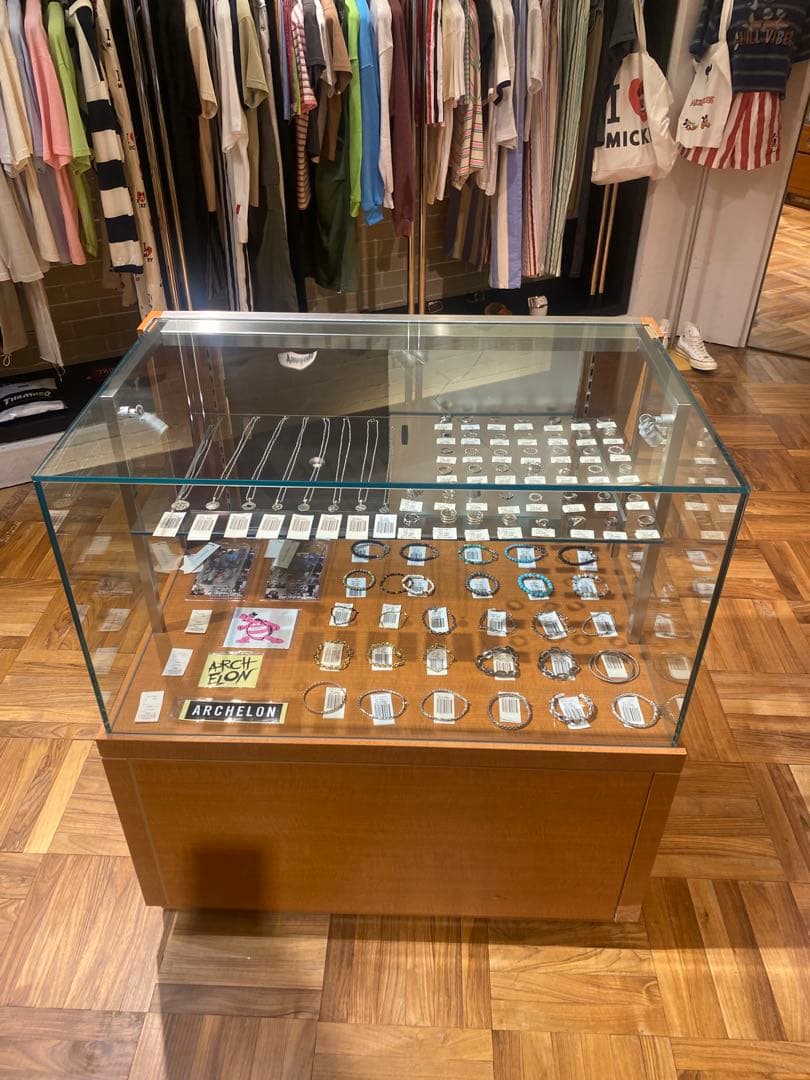 店舗で使用していたガラス什器2個セット