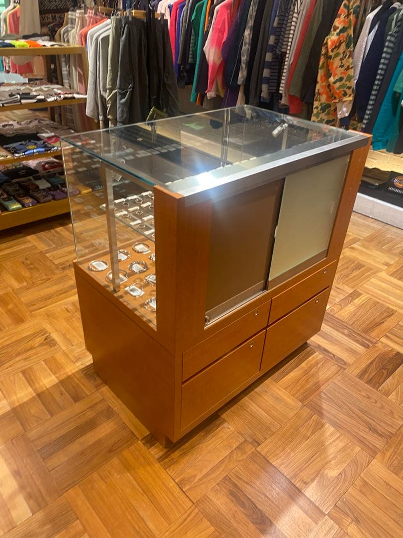 店舗で使用していたガラス什器2個セット