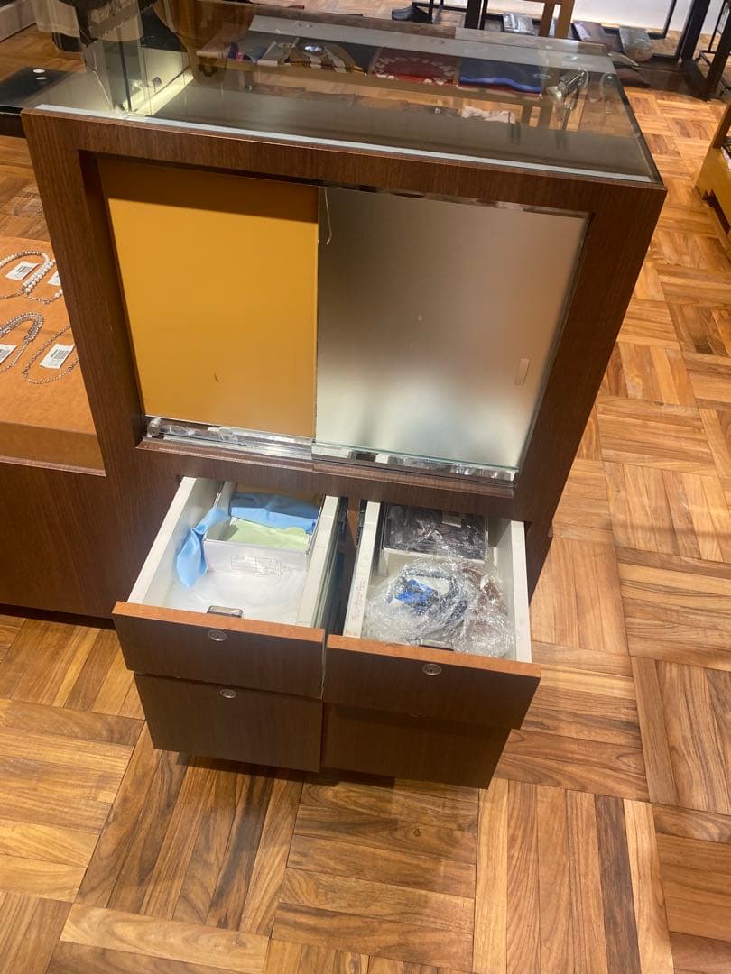 店舗で使用していたガラス什器2個セット