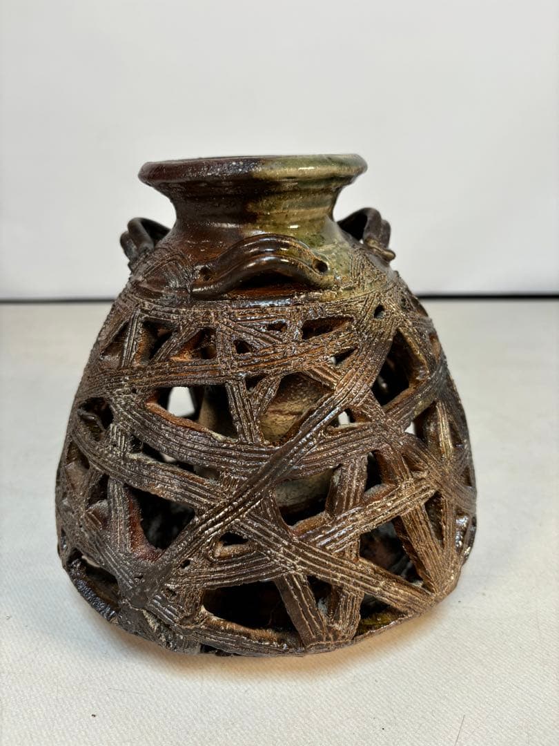 透かし彫り模様　壺型 一輪挿し　3点セット