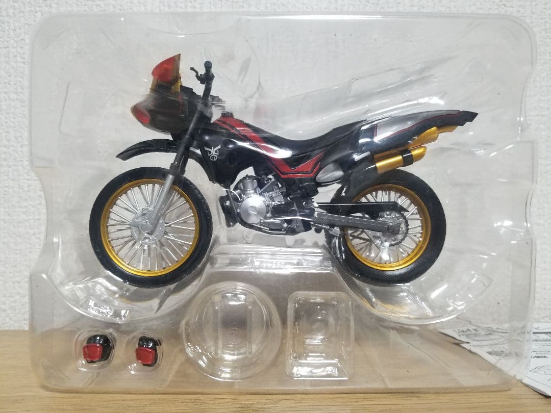 仮面ライダークウガ　フィギュアーツ　ビートチェイサー2000