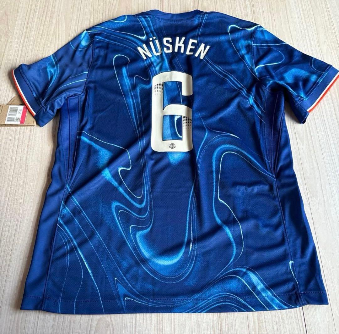 チェルシー sjoeke nüsken ユニフォーム 女子サッカー