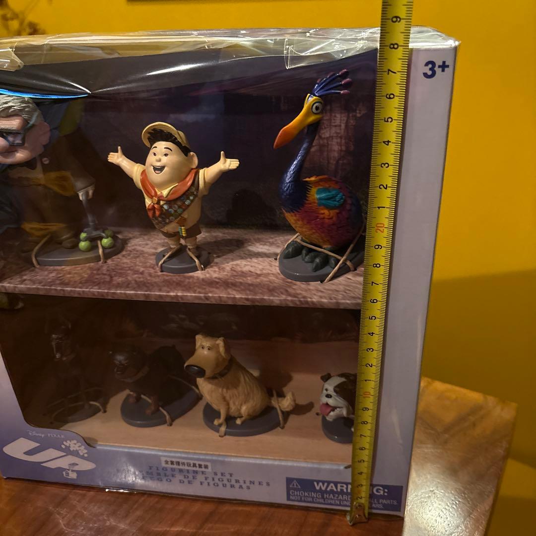カールじいさんの空飛ぶ家　フィギュアセット　上海ディズニー