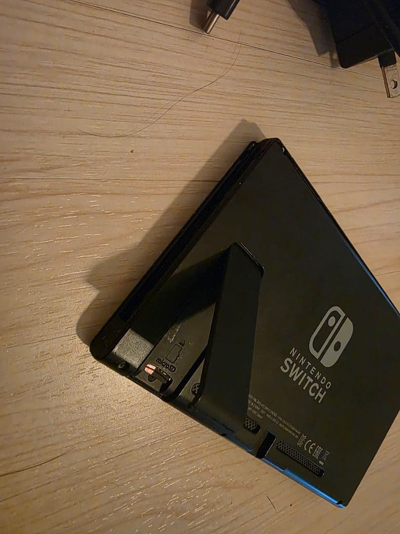 Nintendo Switch 本体 + Joy-Con（青、赤）