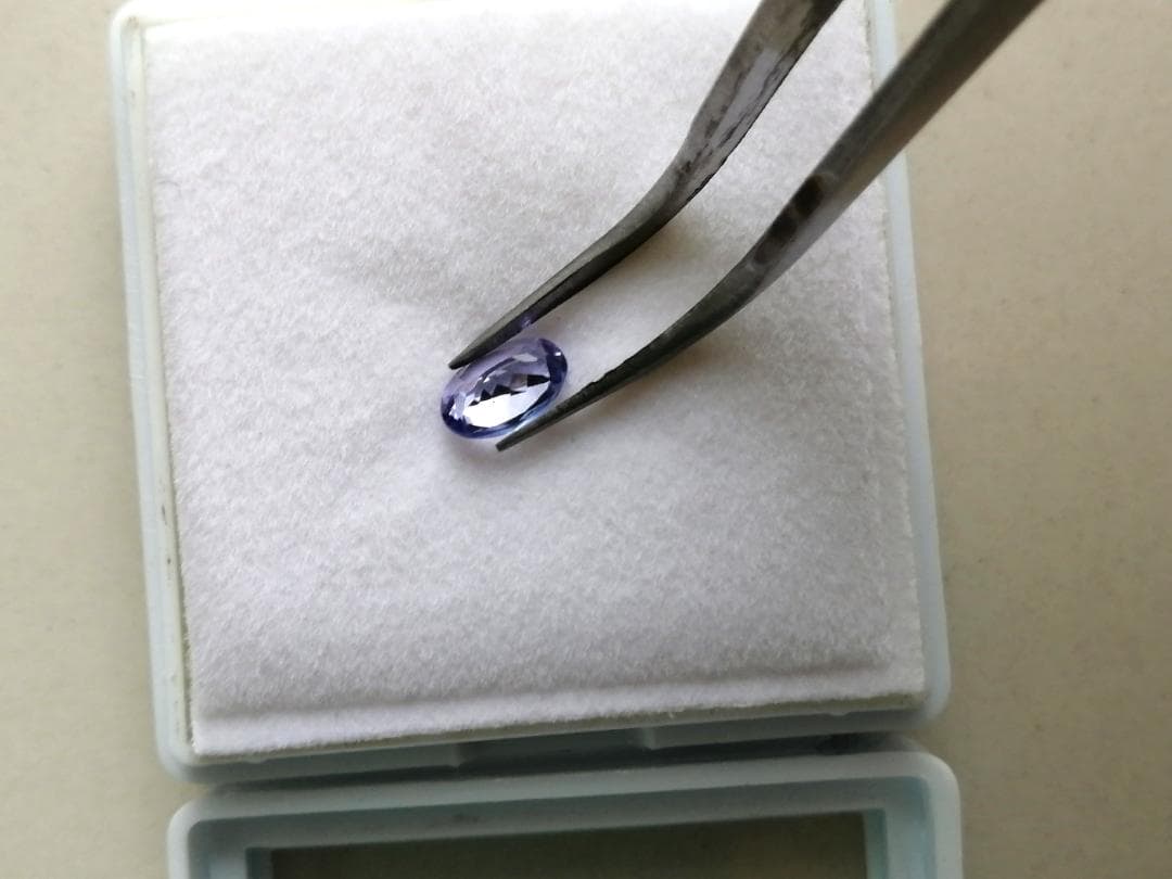 天然タンザナイトオーバル[ML8lI]　ルース　0.61カラット