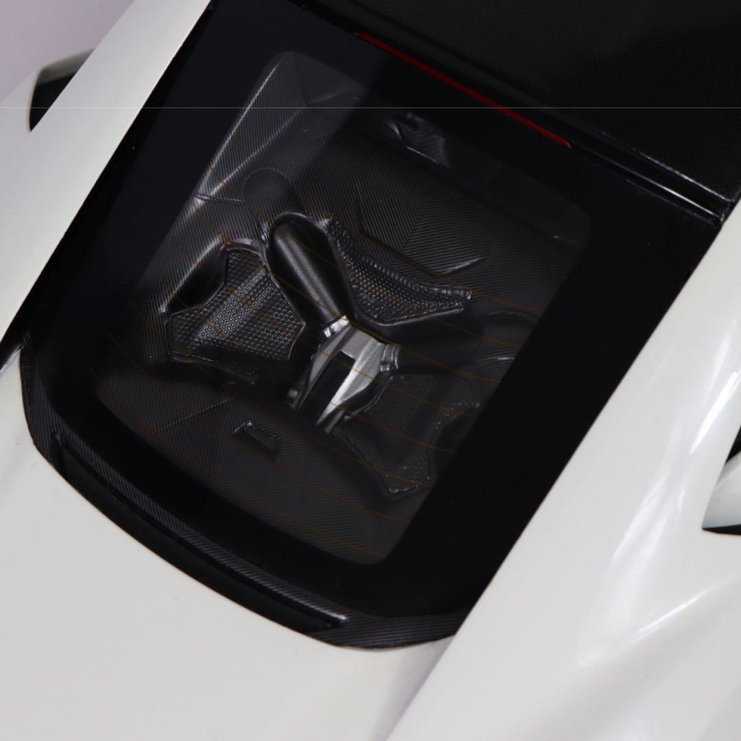 1/12 ホンダ NSX 2017 ホワイト カーボンファイバー パッケージ