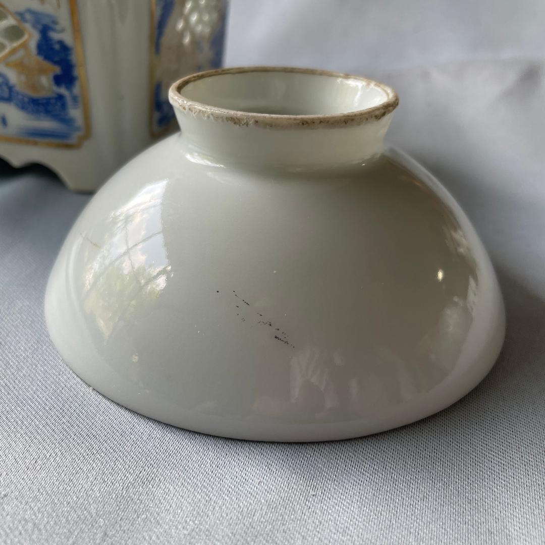 京の骨董品です！少し大きめ 四角の盃台 金彩 染付 長寿盃付 K2532