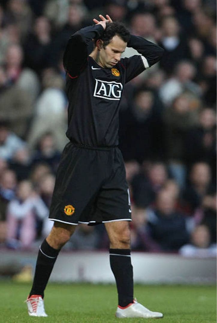 マンチェスターUライアン・ギグス選手サイン入りユニフォーム【証明書付/額装入り】