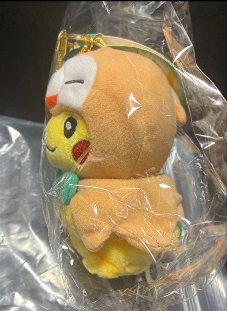 【新品未使用】 モクローのポンチョを着たピカチュウ ポケモンセンタートウホク