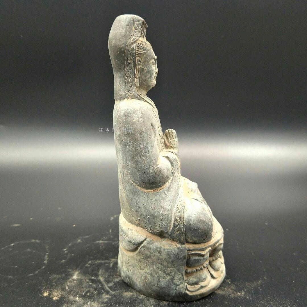 古玩工芸品の銅器は蓮観音に盤座して置物をします。