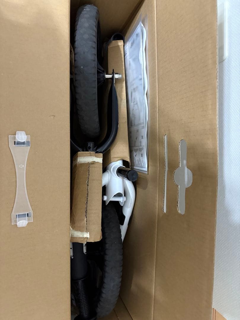 ストライダー 12 限定カラー　save the children