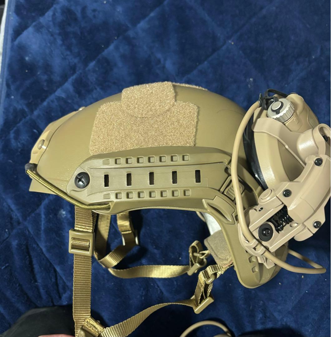 FASTヘルメットとFMA Ops-Coreタイプ AMPヘッドセット