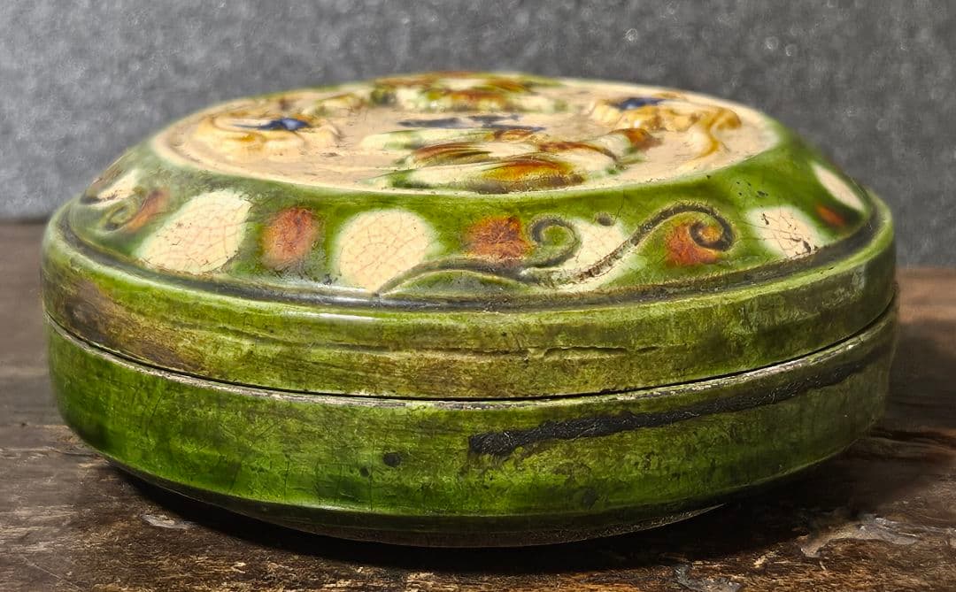 中国古美術　中国古陶磁器　中国古玩　明代　緑交趾　三彩　陽刻浮彫　鳳凰図　香合