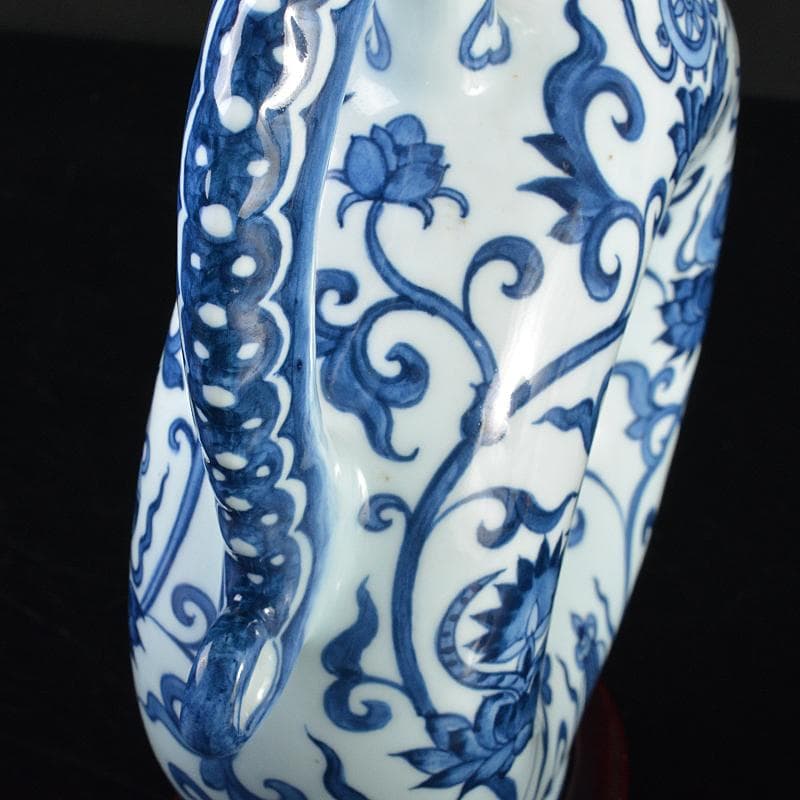 中国　大明成化年製　故宮博物院模造　青花　唐草文　龍持ち手　水注　VR7102B