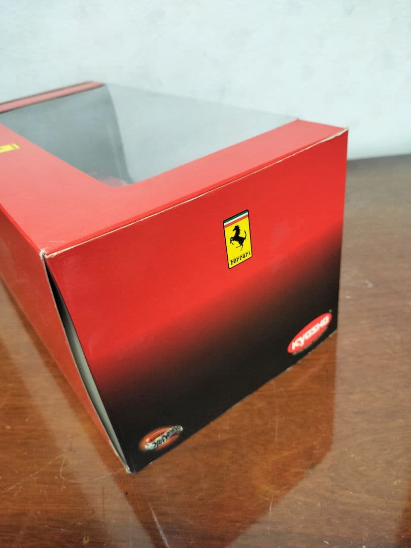 京商1/18フェラーリ328GＴＢ（1988）レッド